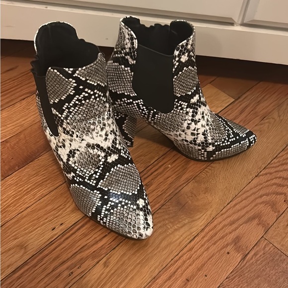 Snakeprint Boots - Picture 2 of 4